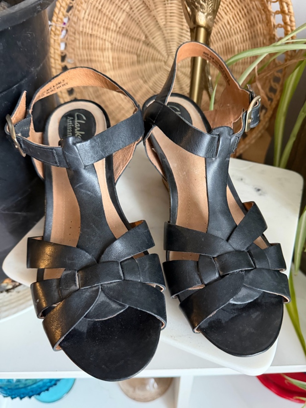 Clarks Artisan Black Leather T-Strap Wedge Sandals Size 8.5M